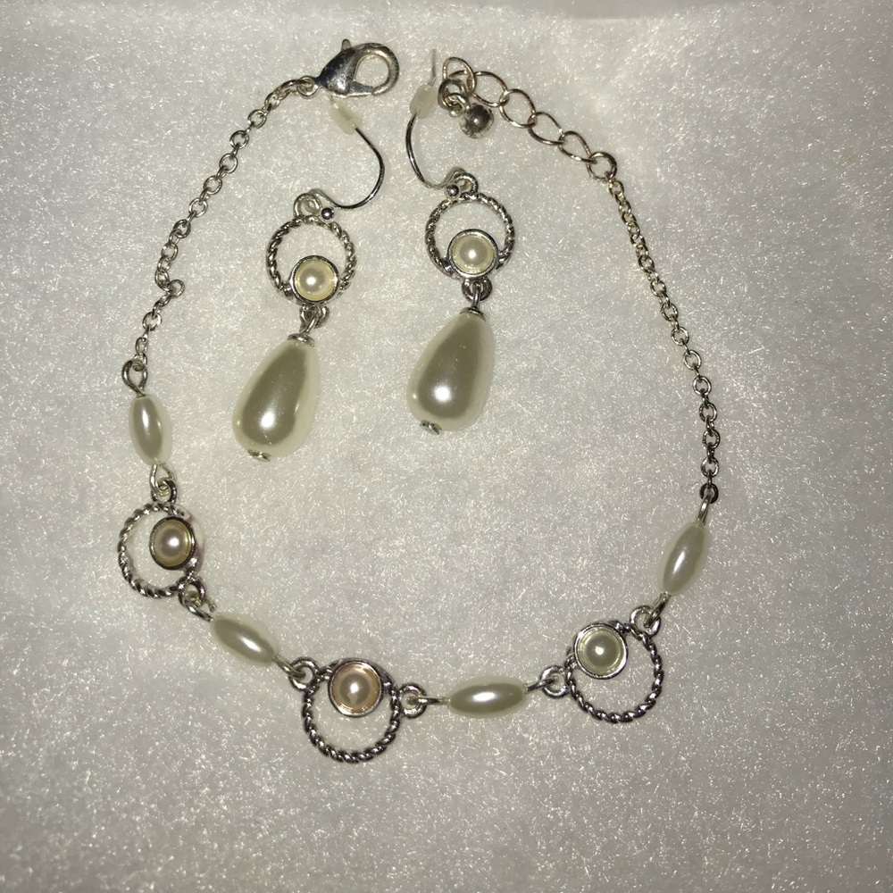 Earring and bracelet special occasion set !